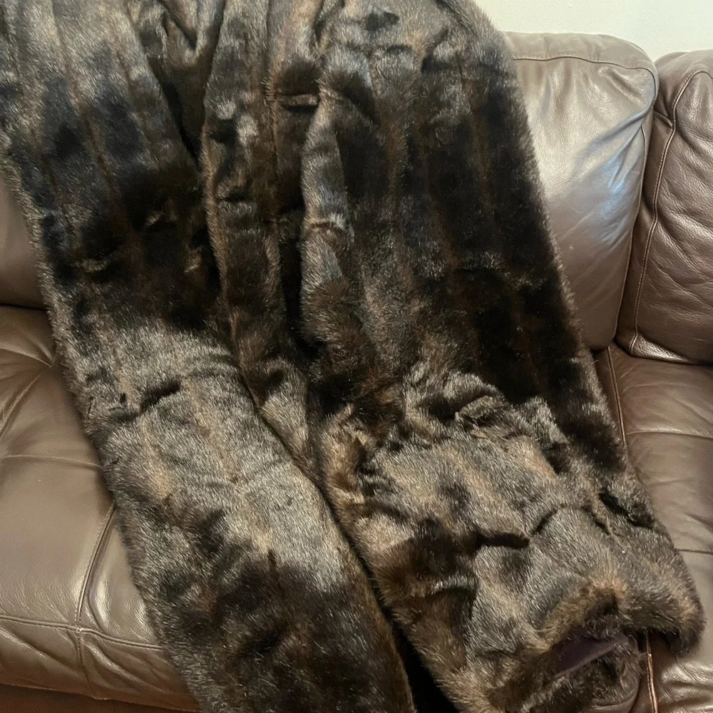 Luxurious Faux Fur Throw Blanket - Brown